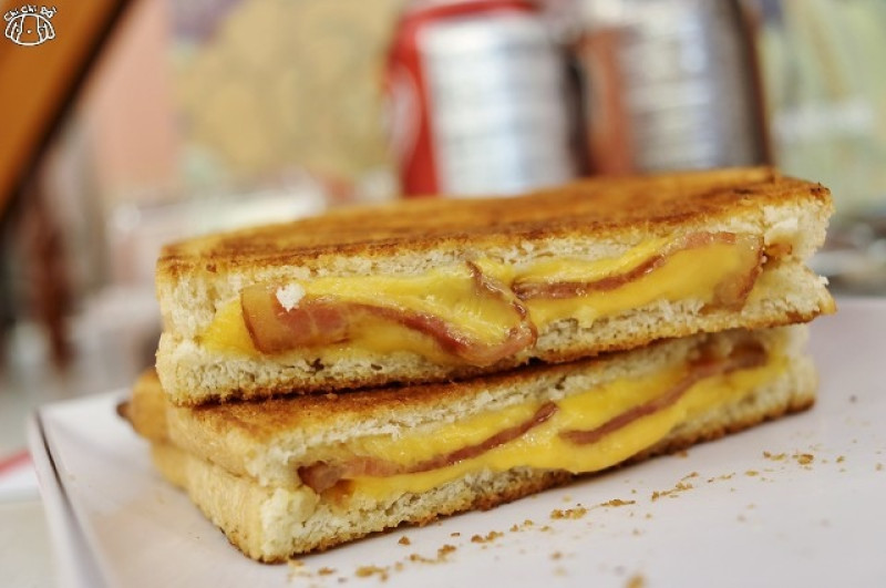 【台南中西區】熱樂煎爆漿乳酪三明治-國華街人氣排隊美食．五星主廚快餐車之超誘人古巴三明治．周末限定美味