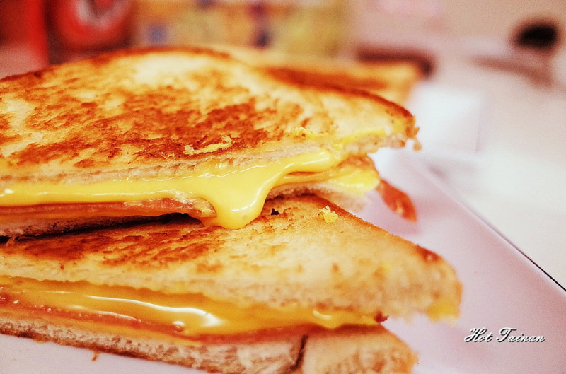 【台南中西區】假日限定!!熱樂煎爆漿乳酪三明治：加拿大主廚的古巴三明治，快來品嚐起司一洩千里的好味道!!
