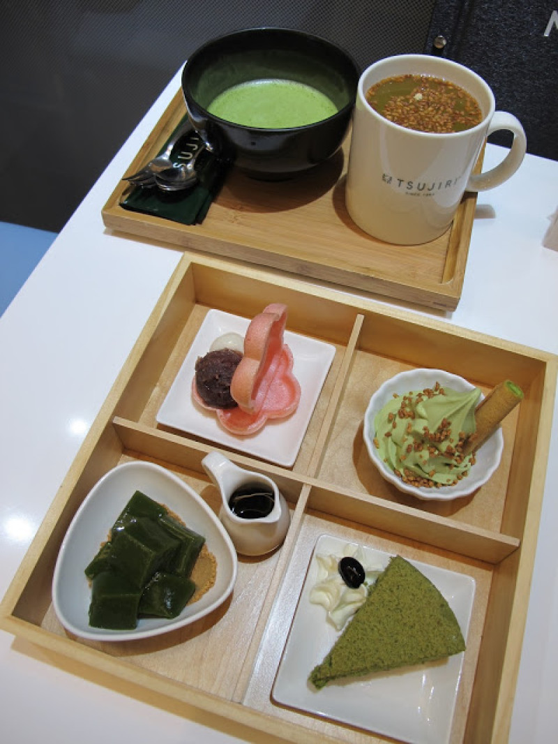 [食記] TSUJIRI辻利茶舖(松山車站旗艦店)。日本人氣茶舖，搶鮮品嚐--City Link美食街 2F