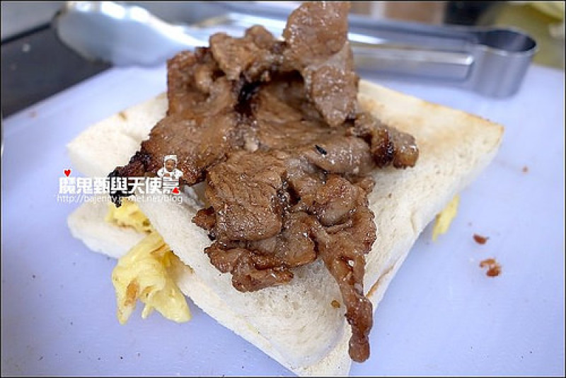 《捷運板南線/江子翠站美食》板橋早午餐新開店~熊夯碳烤．早餐賣碳烤三明治．中午換烤肉便當！