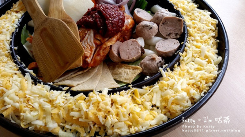 ▌新竹韓式料理 ▌OMAYA/春川炒雞排鍋，一圈一圈的雙倍起司(關新店)菜單