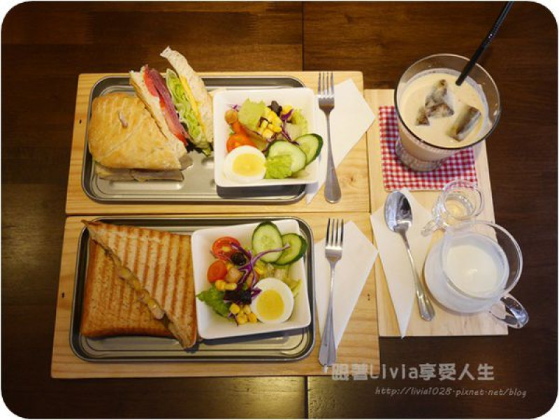 美食。餐廳│ 台北信義區 NOT ONLY CAFE 同時享受美味咖啡與甜點還能進行療癒著色  ❤跟著Livia享受人生❤