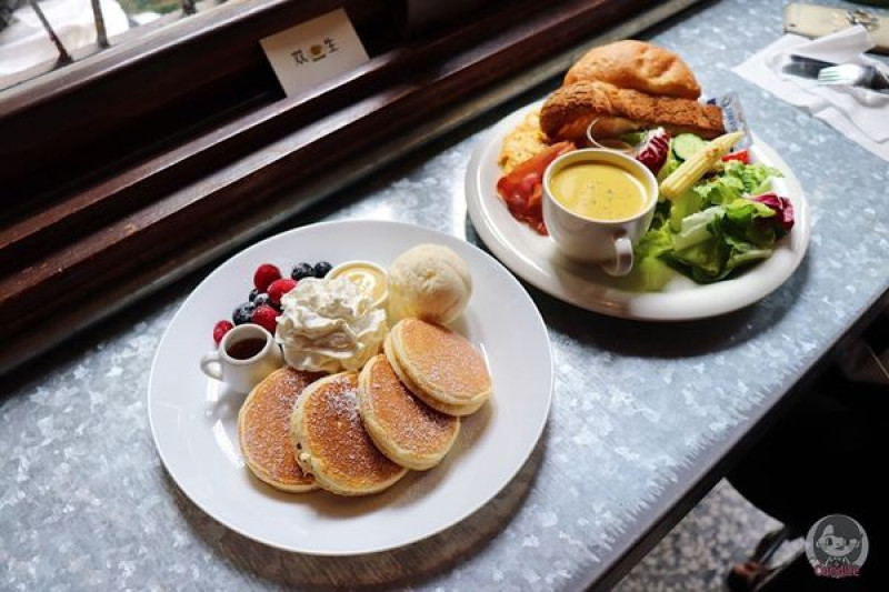 [食記/台南中西區]双生 Shuànsên Cafe 老宅咖啡 大男生也能做出牽魂小圓鬆餅 赤崁樓附近超人氣早午餐綠豆沙牛奶