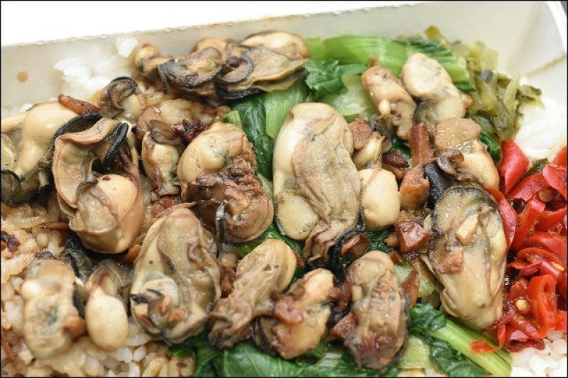 《捷運板南線/板橋車站美食》無店名牛丼便當~中正路麥當勞正對面的板橋在地隱藏版便當店！