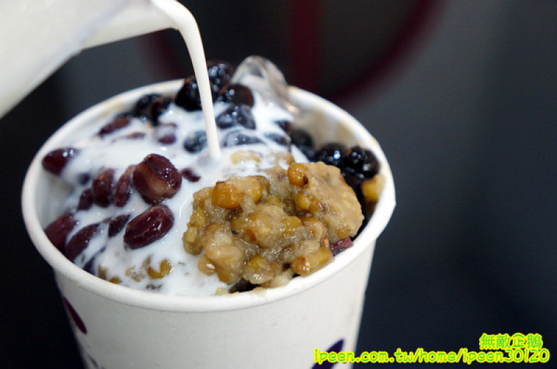 【雲林-虎尾鎮】雲林虎尾科大也開了一家"黑糖"+"粉圓"+"柳營鮮乳"~大推青蛙撞奶.青蛙總動員.檸檬愛玉.豆蛙總動員...《Sweet Tea 鮮奶舖 黑糖粉圓專賣店(虎尾店)》        
