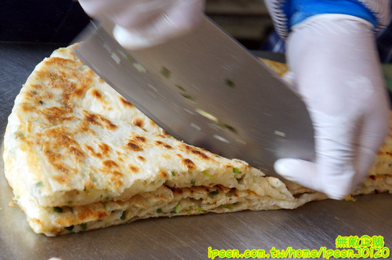 【台南-東區】銅板10元x蔥大餅...大推蔥大餅..《河南蔥大餅》        
      