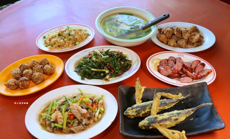 小琉球山豬溝餐館‧小琉球在地特色美食，必點招牌炸劍魚卵、炸飛魚以及當地才有的炒海菜 - 敦 小 蓮の食旅錄