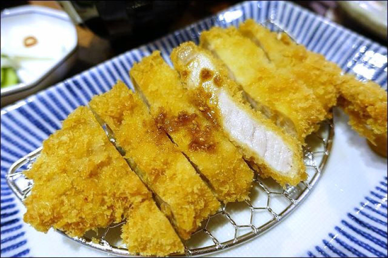 《小姑食記/捷運板南線/板橋站美食》銀座杏子日式豬排~板橋車站環球新開店．九月底前打卡送可爾必思！