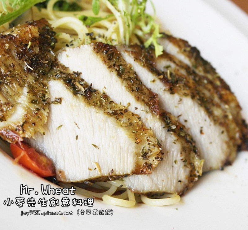 [台南安平店] Mr. Wheat小麥先生創意料理(文平義式館)-火烤松阪豬肉XO醬義大利麵肉Q脆、醬濃、麵彈，帶皮契薯外薄脆內鬆綿好吃!