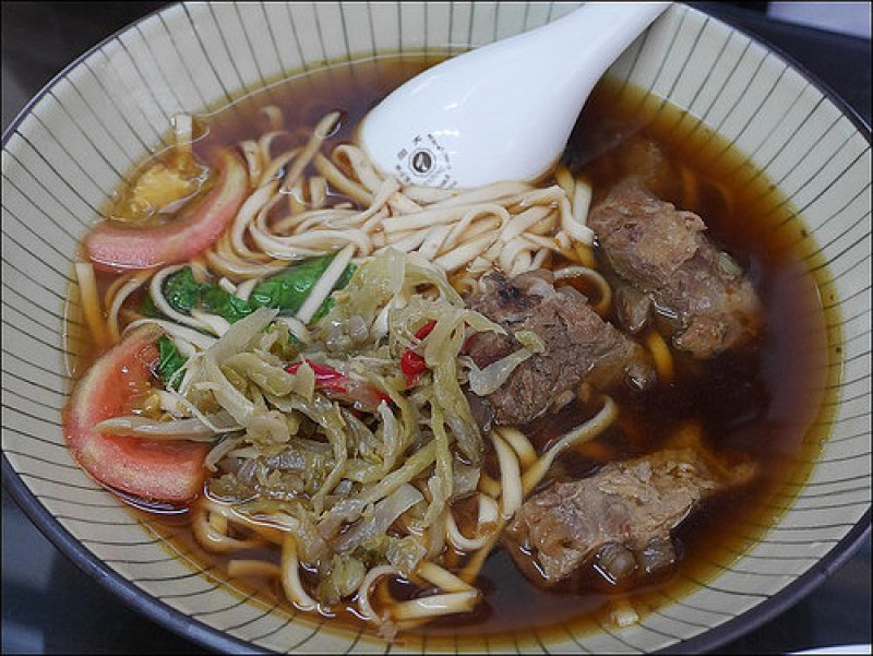《捷運板南線/板橋車站美食》祥發養生蔬菜排骨麵食館~板橋大遠百附近美食