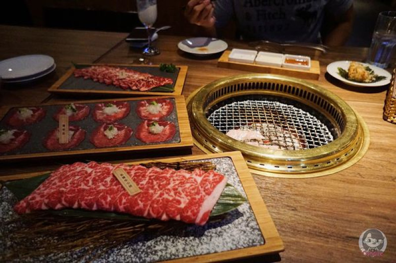 [食記/高雄左營]茶六燒肉堂 高雄最強燒肉 台中屋馬燒肉的最強對手 輕井澤品牌旗下燒肉店 單點套餐式日式燒肉 單點大全看這裡 焦糖法式燉蛋不要點