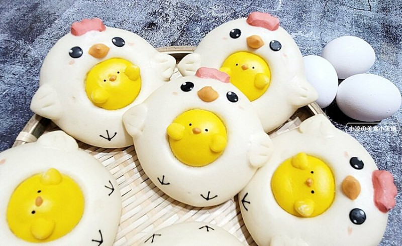療癒系造型饅頭就在這！！超萌母雞帶小雞造型饅頭、一戳小雞就蹦出來敲可愛，加碼珍珠奶茶造型饅頭！！