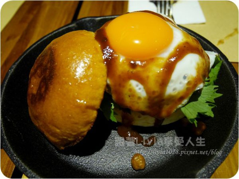 美食。餐廳│ 台北大同區 台北車站捷運站 Oldies Burger 新美式文化料理 墨西哥風的創意漢堡 ❤跟著Livia享受人生❤