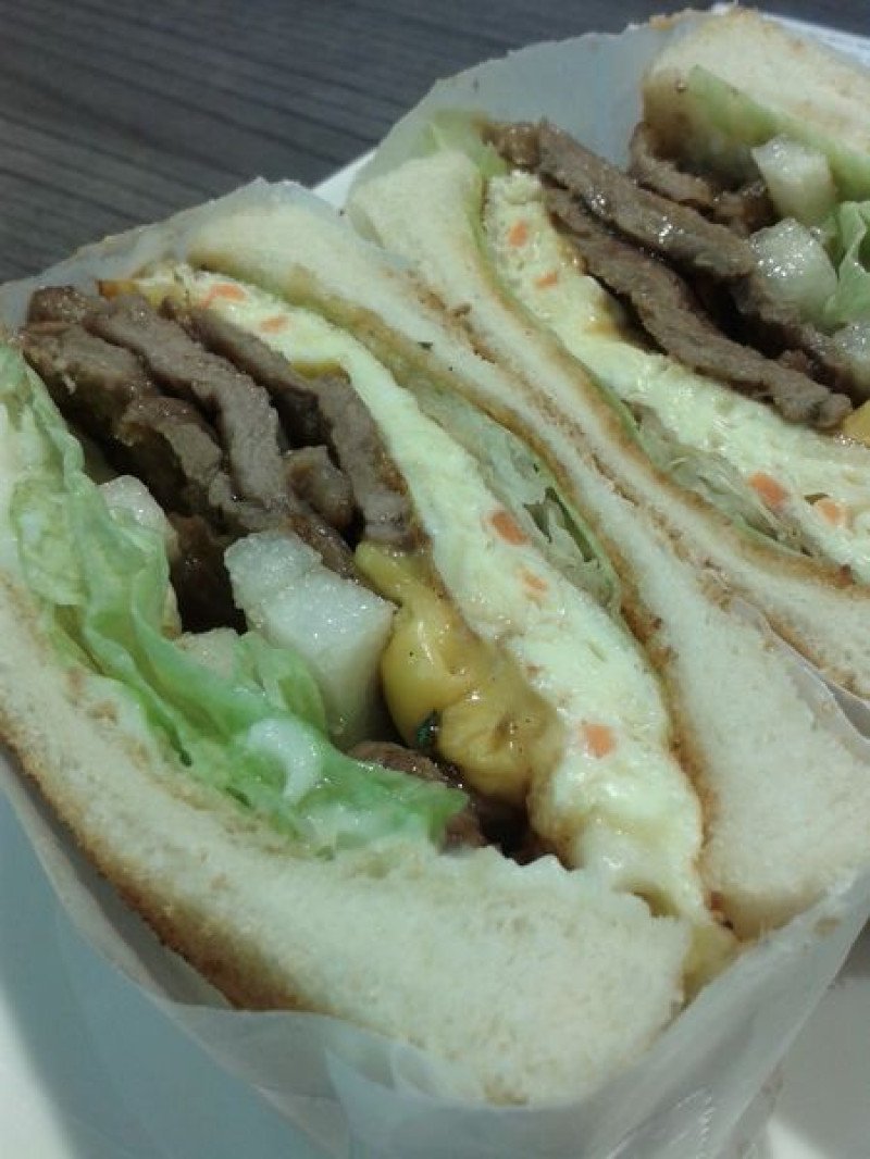 [臺北]大同區~寶鋪黃金炙燒吐司~牛排加水梨超新奇