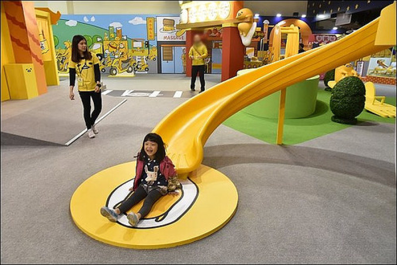 《捷運淡水信義線/士林站/科教館特展》不想上班又懶得展~gudetama蛋黃哥商店街&蛋黃哥公園夜市&蛋黃哥雞蛋糕馬卡龍大集合！