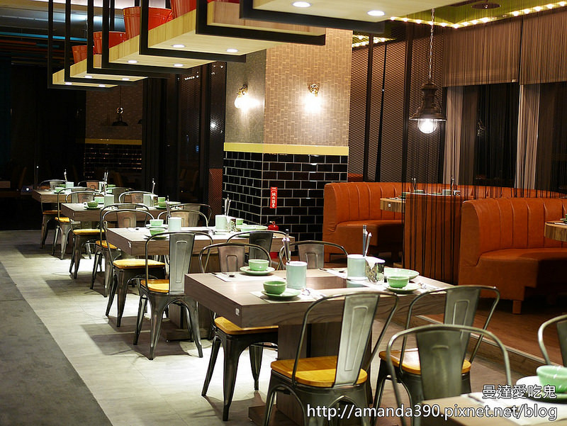 【台南食記】東區 銀湯匙泰式火鍋(南紡夢時代) ● 酸甜檸檬香茅鍋、極品麻辣鍋吃到飽！❤❤