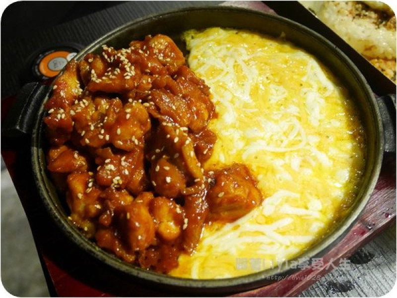 美食。餐廳│ 台北大安區 忠孝敦化捷運站 Pocha 韓式熱炒 포차  東區韓式餐廳 古早味一隻雞我超愛店內的歐爸我更愛 ❤跟著Livia享受人生❤