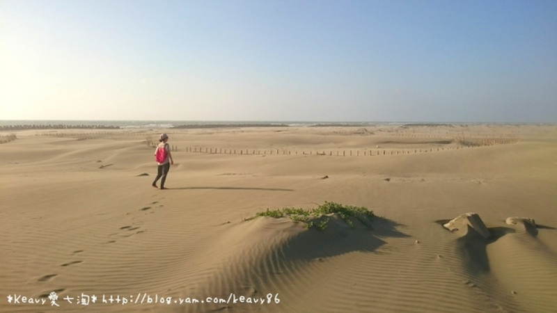 ★台南七股★流浪在台版沙漠絲路【頂頭額沙洲】看見國聖燈塔。