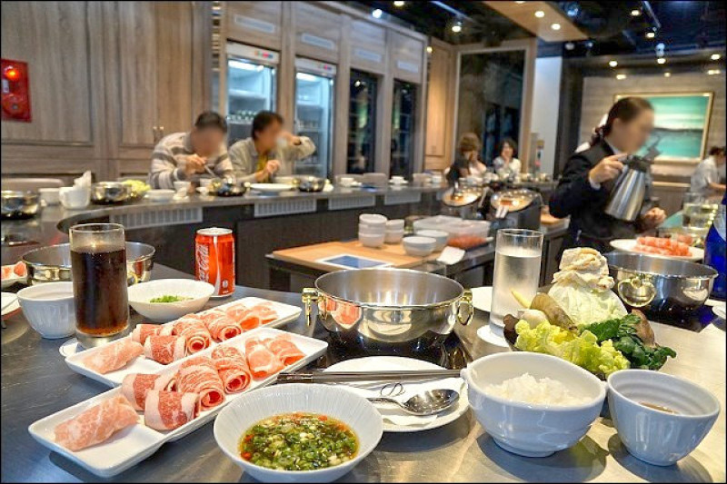 《內湖美食新開店》德朗DELOIN火鍋~特別的法式湯頭與餐後點心，試營運期間送手工餅乾(FB留言按讚分享抽五百元現金抵用餐券，共兩張)