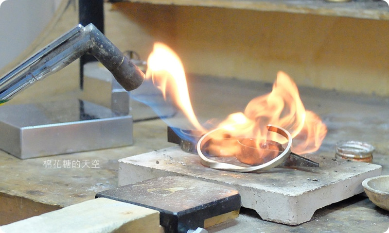 棉花糖的天空玩台中||獨一無二的手工銀飾自己做，喬安格斯DIY體驗還可以做情侶對戒