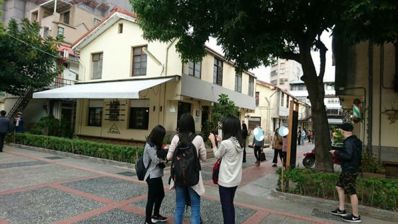 【台中】舊房子改造文創新景點，文青風『審計新村』