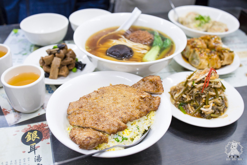 平民中的平民版本鼎泰豐，口味貼近價位約5折，七張家樂福旁CP值超高的在地美食｜小樂精緻麵食館寶橋店