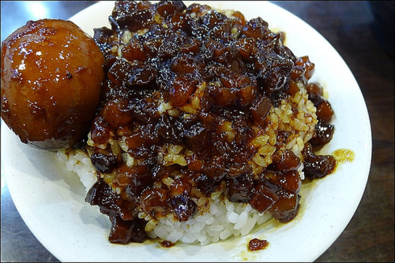 《捷運板南線美食/新埔站》板橋大碗公當歸羊肉~PTT板橋板網友推薦，晚餐宵夜版黑金魯肉飯！