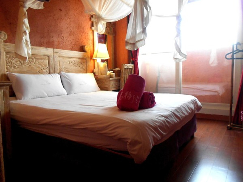 我在南灣。我為海浪停留~   ..阿飛衝浪旅店              