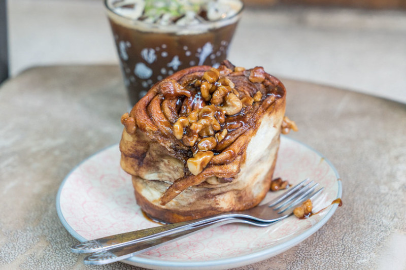 台北第一肉桂捲、鮪魚三明治｜flys kitchen｜一日限量24顆、限定內用｜好喝的西西里咖啡｜忠孝復興咖啡｜東區下午茶