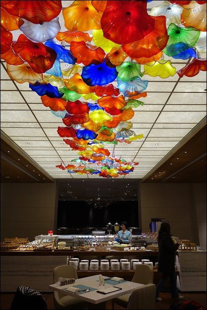 《捷運文湖線/劍南路站/大直站美食》內湖美福大飯店palette彩匯~美福集團新版圖，全台最貴自助吃到飽buffet，近大直美麗華樂園！