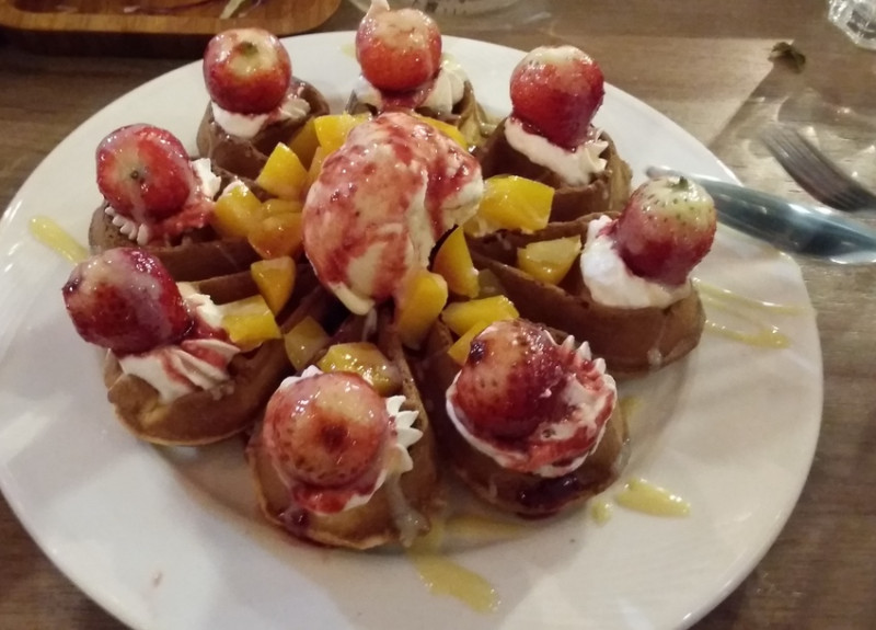 三重義大利麵-【法米雅咖啡 Famiglia Café】-草莓鬆餅惹人愛