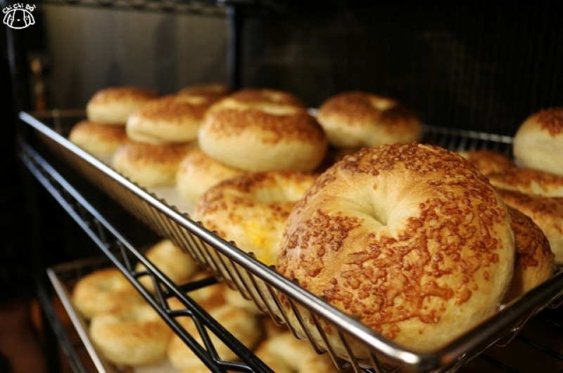 【台南中西區】五吉堂麵包店-巷弄飄香 排隊超夯麵包．吐司