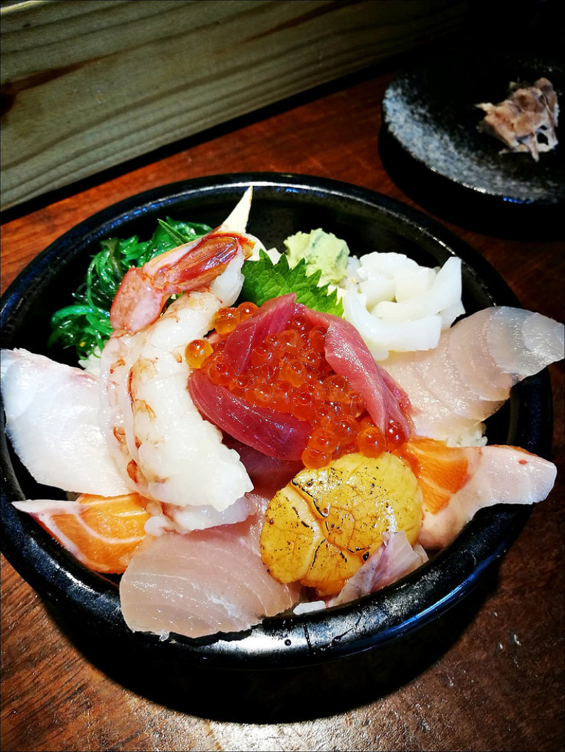 [台中] 倚樂屋立食 台中海鮮丼推薦 四訪CP值依舊很高