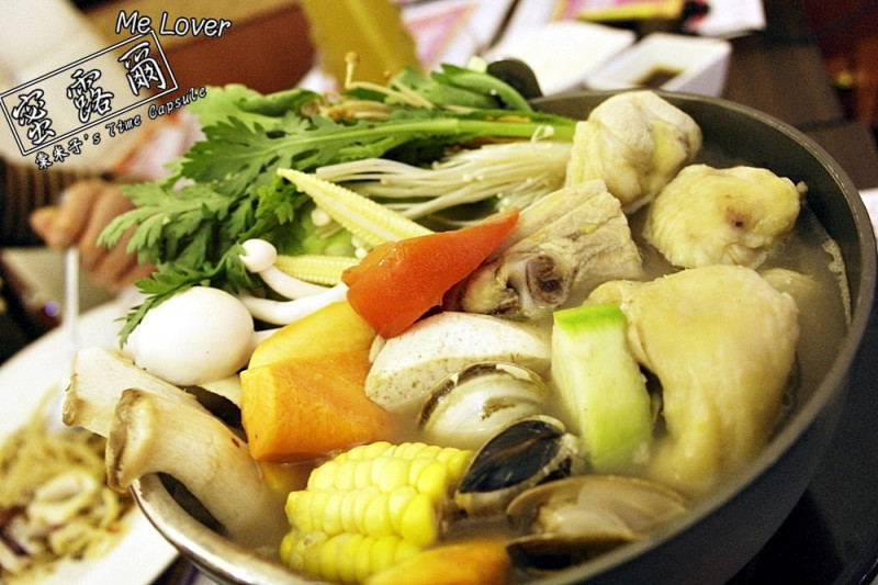 [台南北區]蜜露爾-新鮮食材、甘醇湯底，真材實料的平價餐廳!!我愛蒜頭雞火鍋!!!