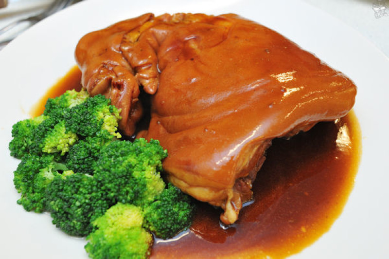 [台中好吃]圍爐桌邊人情暖暖，桌上佳餚豐盛澎湃，漁人船釣海鮮餐廳物超所值外帶年菜，現在開跑