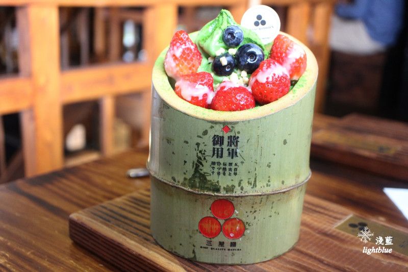 台中美食：淺藍 × 三星丸～草莓季限定必吃草莓御判燒、山城花魁、山城盛宴，滿滿的抹茶加草莓大平台!