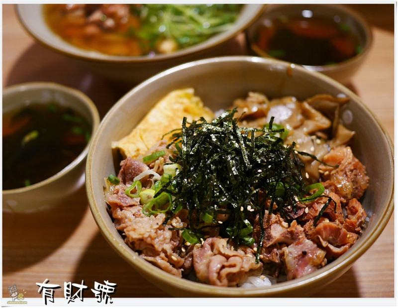 ◊ 豆腐麻糬燒 創意可口 根本是章魚燒煎餅 ➩ 有財號手打麵 環球購物中心 中和