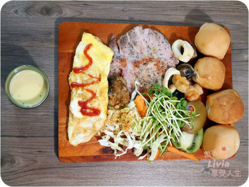 美食。餐廳│ 新北市中和區 南勢角捷運站 尼克叔叔創意廚房 巷弄隱藏版美食  鬱金香海鮮飯超特別 咖啡/手作甜點 ❤跟著Livia享受人生❤