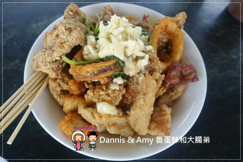 《台中嶺東學生最愛小吃》偉哥鹽酥雞台中嶺東店 獨門醬料。炸香雞排。魷魚圈。鹽酥雞︱銅板價宵夜下午茶 嶺東附近 必吃必點菜單分享