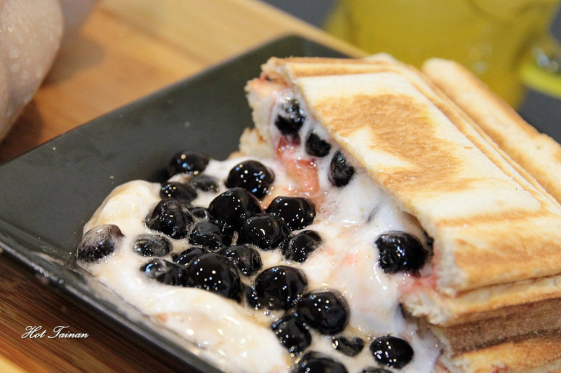 【台南東區】近百種口味的熱壓吐司創意專門店，就怕你不曉得該怎麼下手點餐的好滋味：T&F 手作吐司