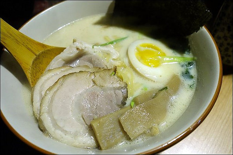 《捷運板南線/江子翠站美食》拉麵無二亭~板橋限量湯頭拉麵新開店，每日限量40碗賣完收工！