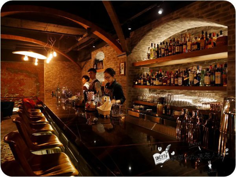 美食。餐廳│ 台北大安區 忠孝敦化捷運站  Closet Restaurant & Bar 地窖式東區餐廳 酒吧 分子料理創意十足 ❤跟著Livia享受人生❤