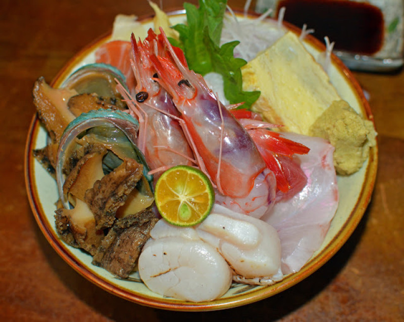 [食記] 畔の食堂。驚喜感十足的生魚片丼飯 用料超好的平價日式料理--鮑魚干貝丼、山藥四色丼(小巨蛋站)
