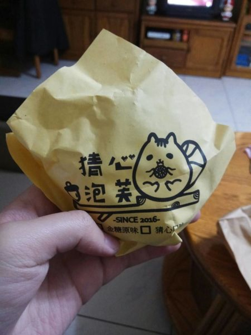 高雄新興區=<食>猜心泡芙~猜呀猜呀猜不透你的心~排隊樂樂長，就只為了這手工泡芙＊慢來你就改日請早囉!=