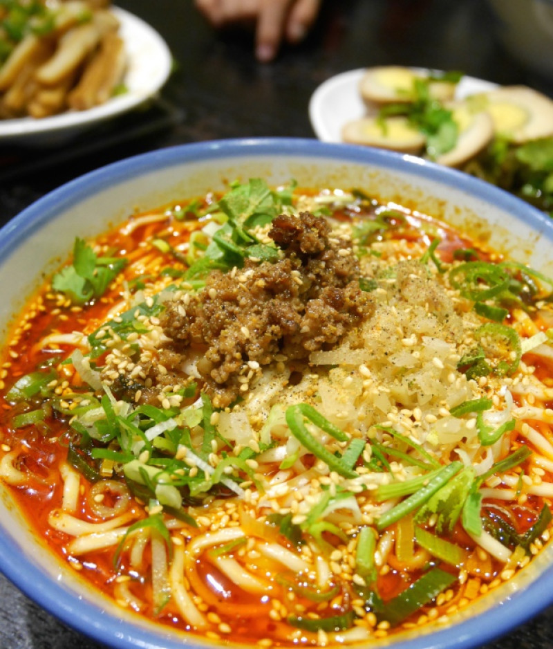 【遼寧夜市美食】近捷運南京復興站－蘭芳麵食館/傳統小吃/外省麵/東泉甜辣醬/黑美人醬油膏/川味/夜市美食/60年中藥店滷包/牛肉乾拌麵/手工雲吞