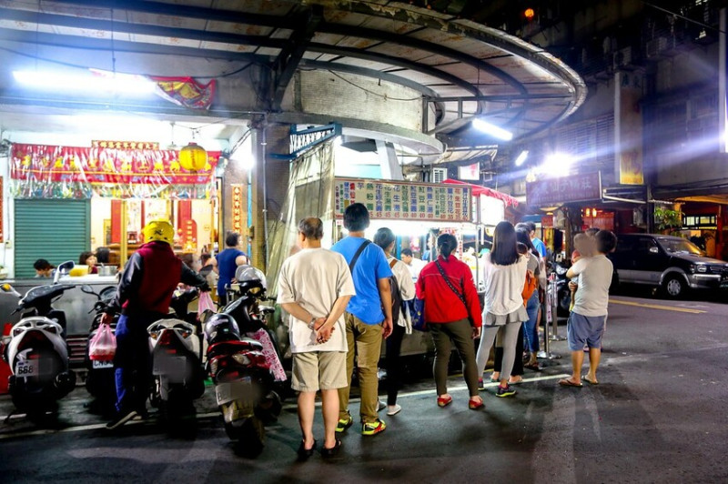 有營業幾乎都在排隊！三重巷弄人氣超夯豆花，網友號稱最好吃豆花是這間。