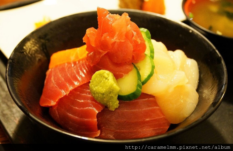 【苗栗頭份】鮪魚王 豐厚肥潤、高乘載、厚切三色海鮮丼 尚順商圈美食首選 在地人推薦 頭份日本料理餐廳 尚順路/金剛夜市/尚順育樂世界