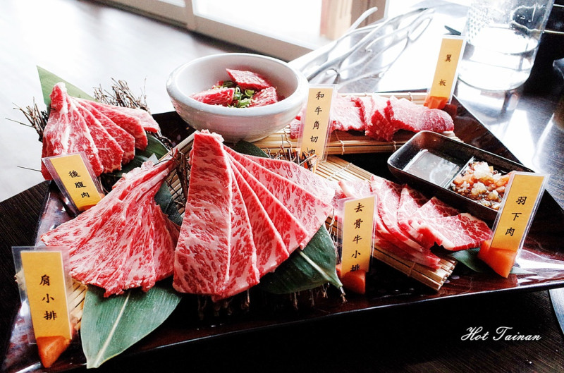 【台南新營區】碳味亭和牛炭火燒肉：PRIME頂級和牛料理饗宴，牛小排入口即化的美味在嘴裡噴發啦!