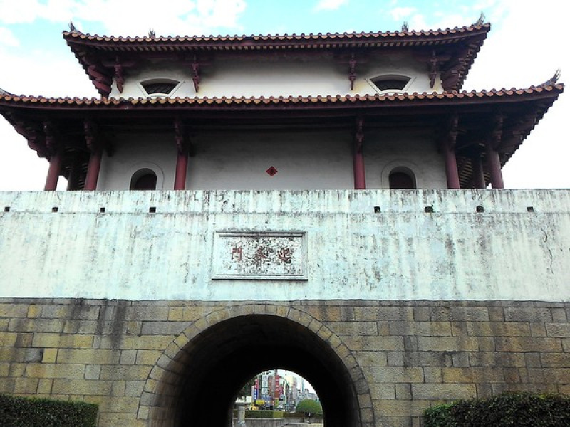 東安兮。迎春兮   __..府城大東門              