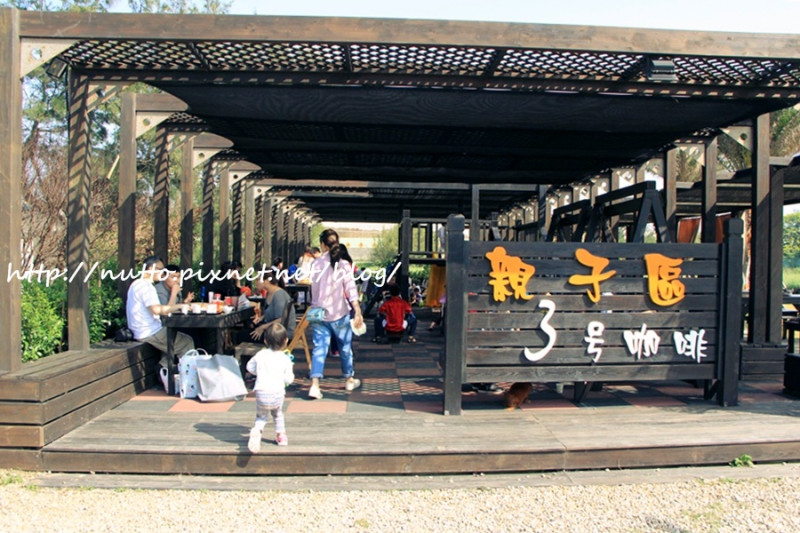 【麥芽趴趴走】蒐集孩子笑臉的好所在 - 峇里島風的親子寵物餐廳〝3號咖啡〞！